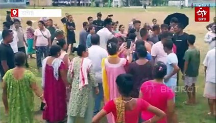 বিদ্যুতৰ খুঁটাই অথন্তৰ লগাইছে গুৱাহাটীৰ অসম-মেঘালয় সীমান্তত: লাগিল চুলিয়া-চুলি
