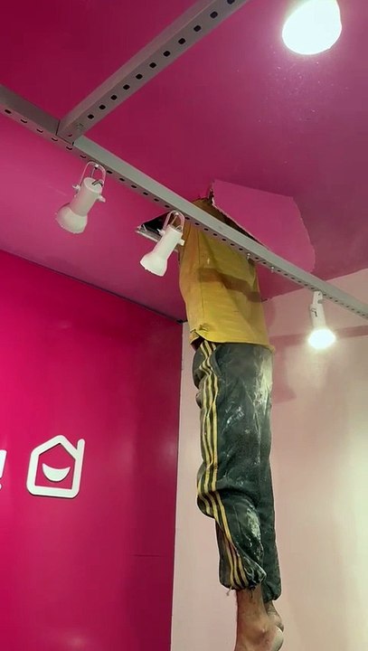 Alarme entrega ladrão em Copacabana: suspeito é encontrado no teto de loja