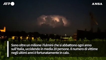 Oltre un milione di fulmini all'anno sull'Italia, vittime in calo
