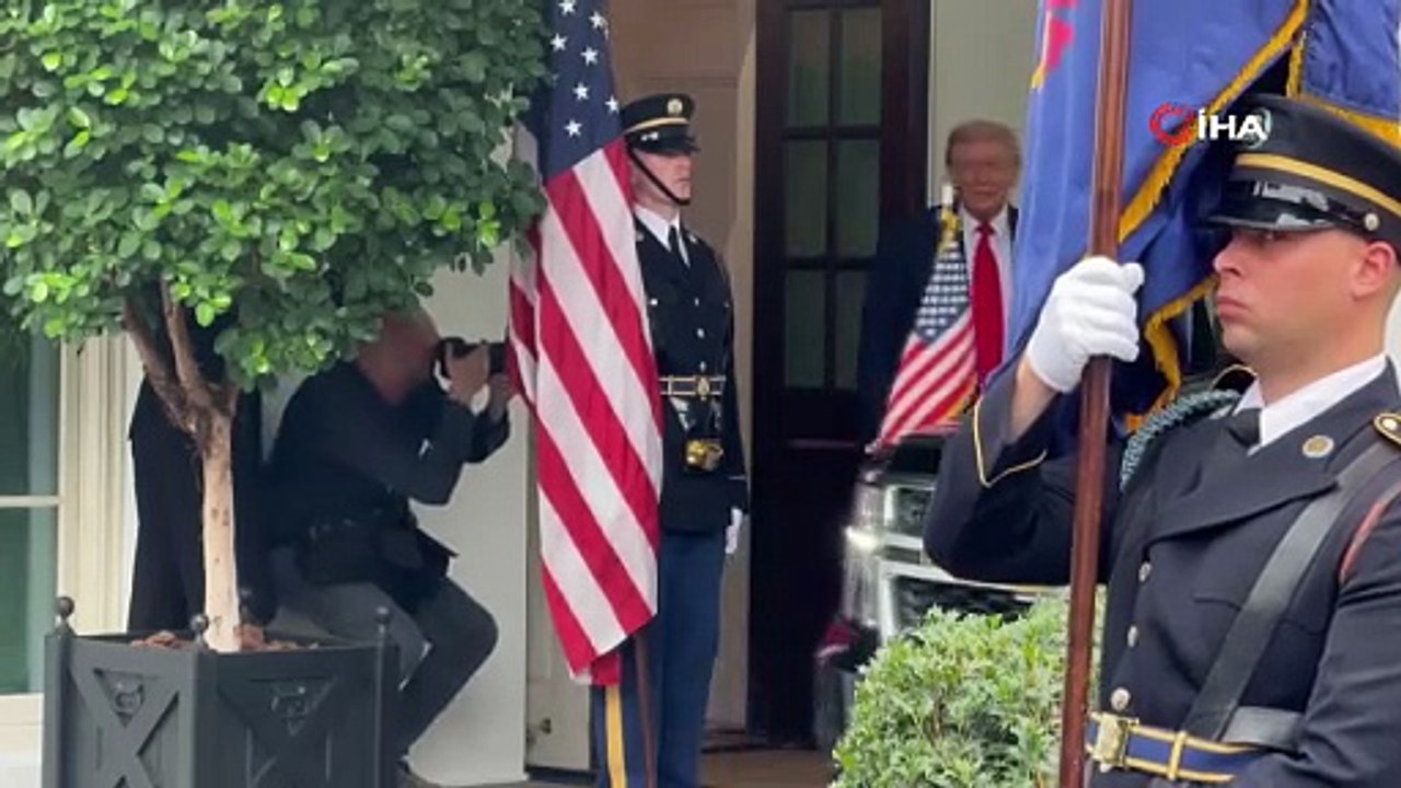 - Ukrayna Devlet Başkanı Vladimir Zelenskiy, ABD Başkanı Donald Trump ile gerçekleştireceği görüşmeye katılmak üzere Beyaz Saray’a geldi.