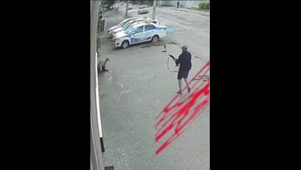 Imágenes fuertes: ¡Por salir con su esposa! Veterano asesinó a un juez federal en Rusia