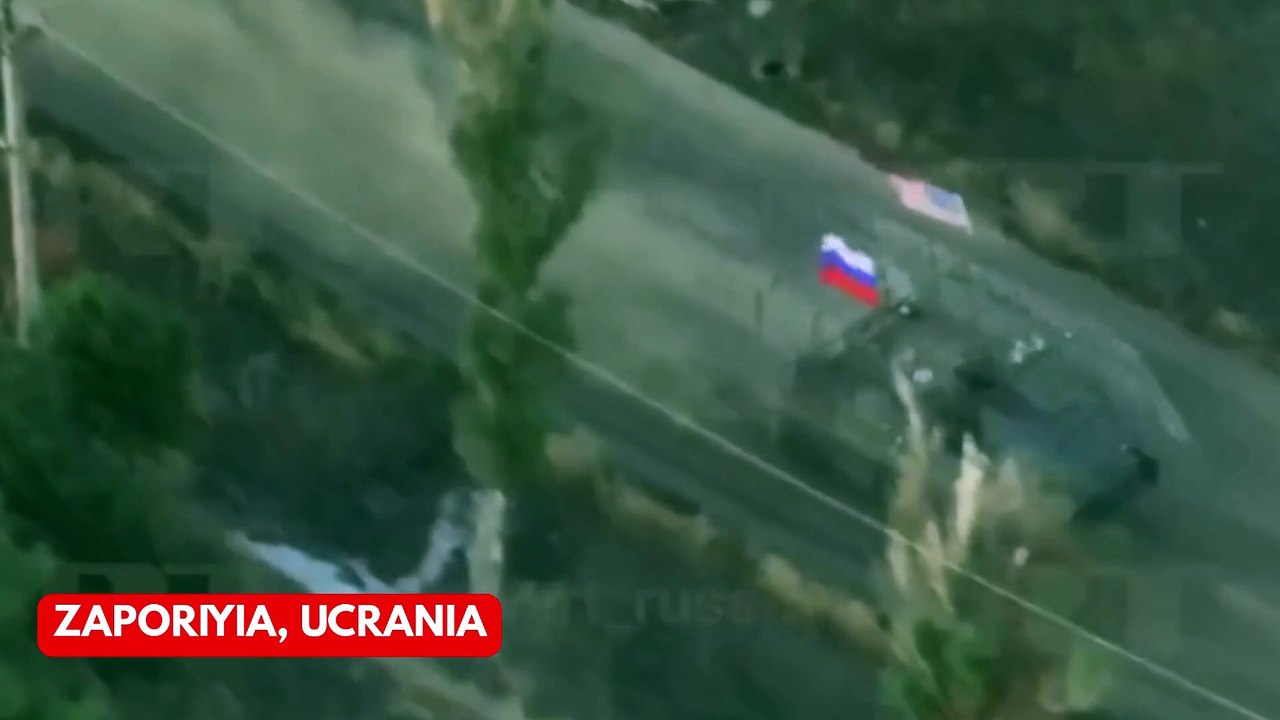 Rusos con bandera estadounidense atacan en Ucrania