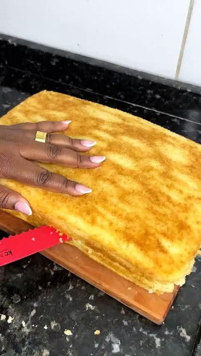 🎂 Bolo de Aniversário com Recheio Cremoso de Morango – Receita Completa! 🍓✨