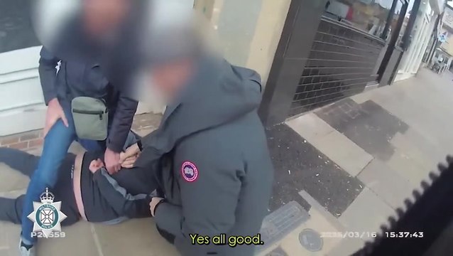 Sales assistant helps undercover police officers tackle phone shop raiders