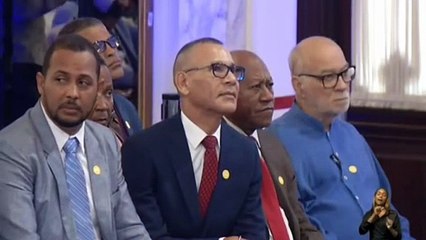 Luis Abinader enrostra a Danilo Medina las obras que ha hecho en San Juan