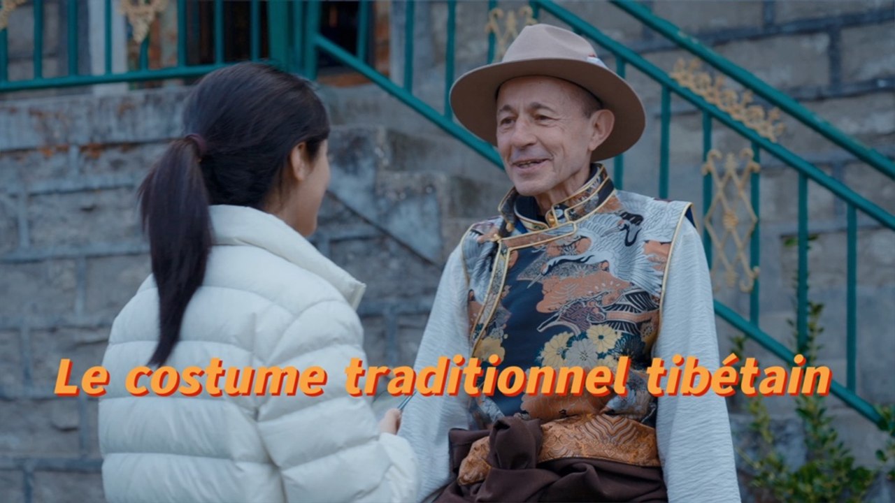 Jacques Malaterre découvre le costume traditionnel tibétain !