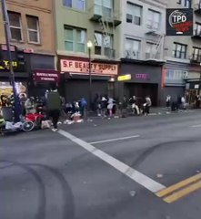 Downtown San Francisco, Californie, vendredi dernier. Le sans-abrisme sous Gavin Newsom a empiré au cours de ses environ six ans en tant que gouverneur. Cela est dû en partie à l'invasion des illégaux qu'il a invités.