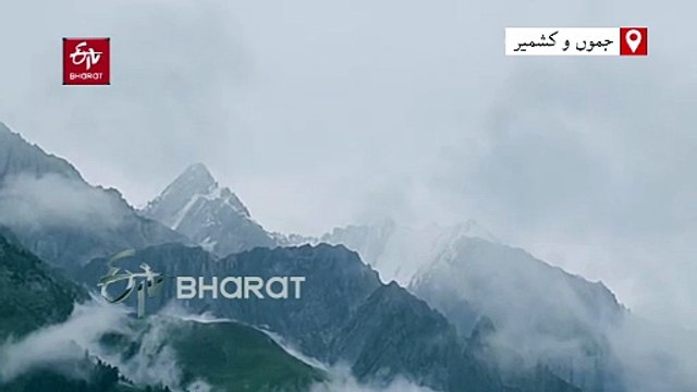 کشمیر کے سونمرگ میں موسم کی پہلی برف باری، دیکھیں دلکش نظارہ