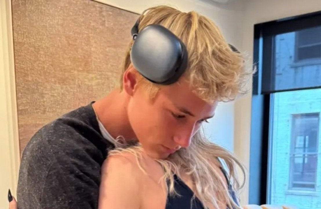 Naomi Watts tearfully broke down as her son went off to college