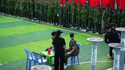 Anh không phải anh hùng anh là học sinh IVS