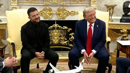 Zelensky félicité pour avoir, cette fois, porté un costume à la Maison-Blanche