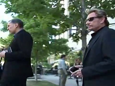 Johnny Hallyday – Sortie de l’hôpital Cedars-Sinai à Los Angeles (Janvier 2010 – AFP News)