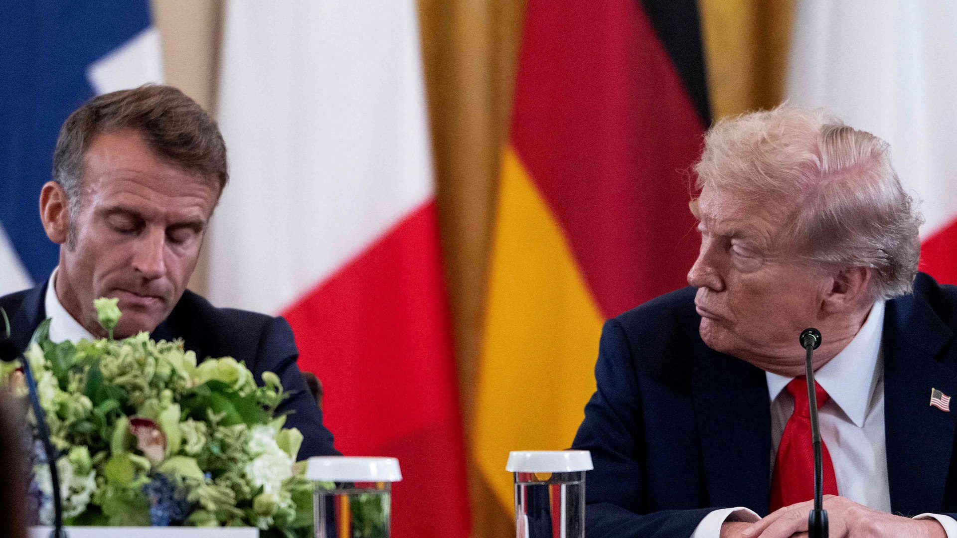 Pillan a Trump y a Macron con el micro abierto: "Creo que Putin quiere llegar a un acuerdo por mí"