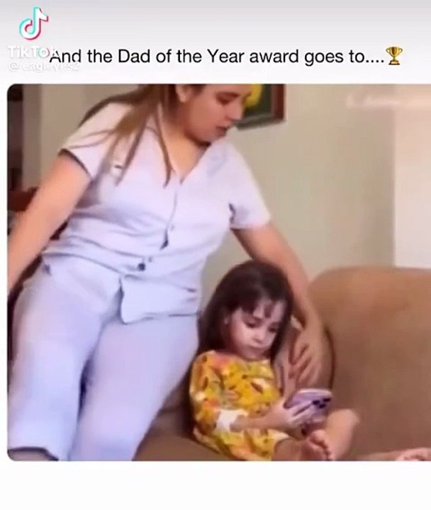 When she Realized 🤣🤣 #prank #little girl #parents prank #cute