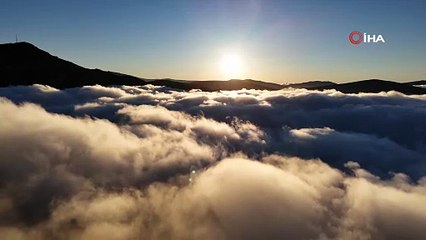 Türkiye'nin zirvesindeki eşsiz bulut denizi kamerada: Gözlerinize inanamayacaksınız!