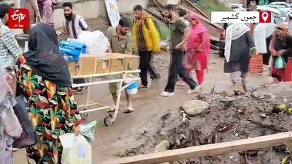 شوپیاں اسپتال میں بغیر چھت کے ٹکٹ کاؤنٹر؛ لوگوں کو بارش، دھوپ میں پریشانی