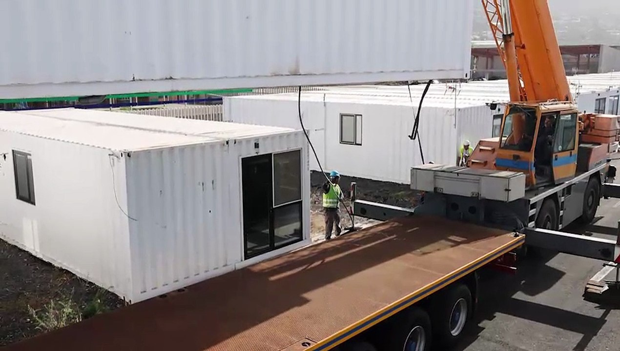 Empiezan retirar las primeras casas contenedor en Los Llanos de Aridane