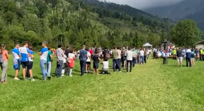 Grande commozione in val Canali per l'ultimo saluto a Mattia Debertolis