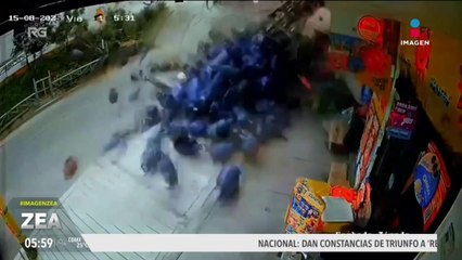 Camión pierde el control y provoca terrible accidente