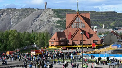 So spektakulär wurde die historische Kirche von Kiruna versetzt