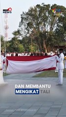 Momen Wakil Bupati Kulon Progo Berjongkok Ikatkan Tali Sepatu Paskibraka saat Upacara