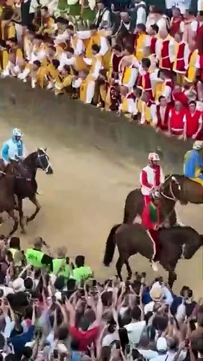 Madonna a Siena tra Palio e festa di compleanno. Il video sul suo profilo Instagram