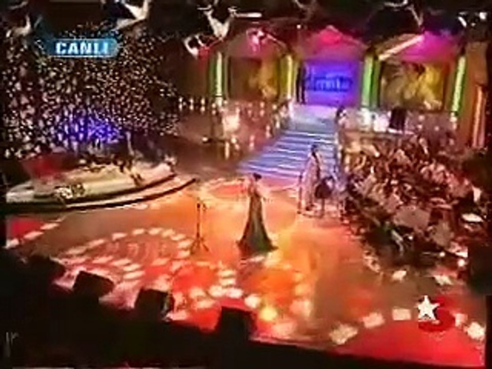 Ebru Gündeş - Böyle Ayrılık Olmaz