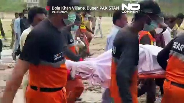 Squadre di soccorso cercano tra le macerie dopo inondazioni mortali in Pakistan