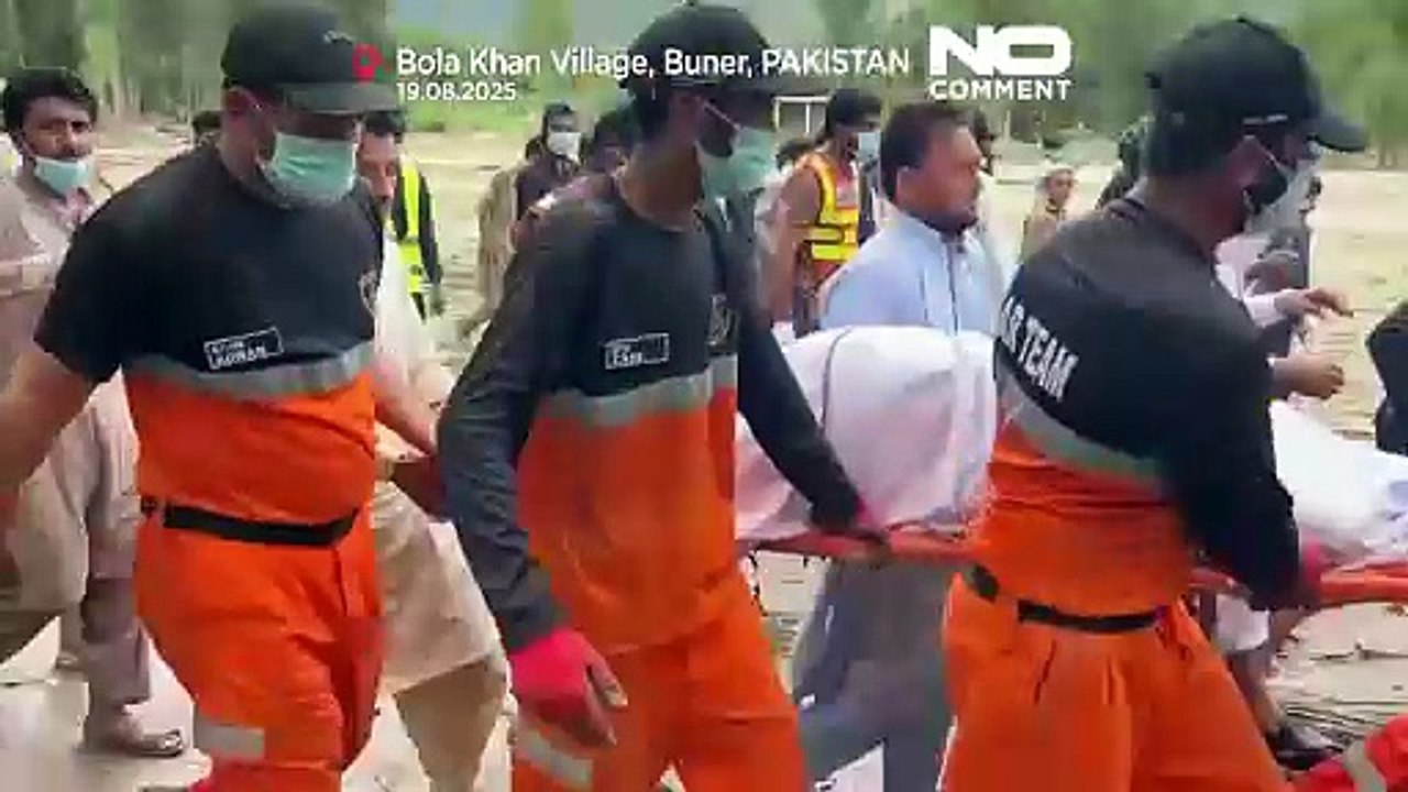 جست‌وجو زیر آوار پس از سیل مرگبار در پاکستان