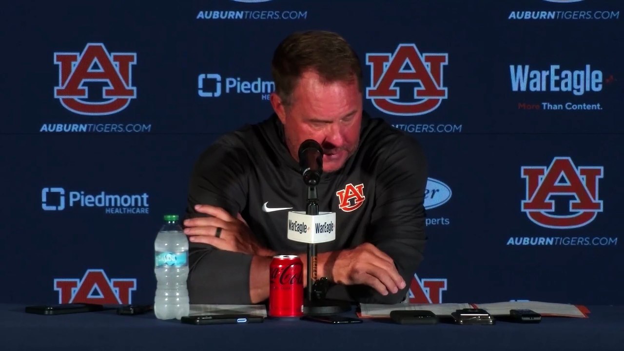 Hugh Freeze Breaks Down the Auburn Tigers LB Room