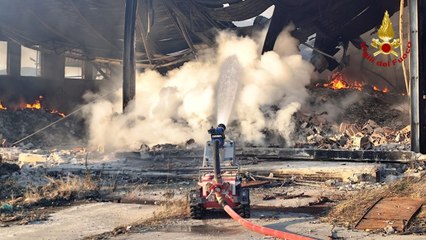 Teano, rogo in azienda rifiuti: bonifica ancora in corso, diossine oltre la soglia (19.08.25)