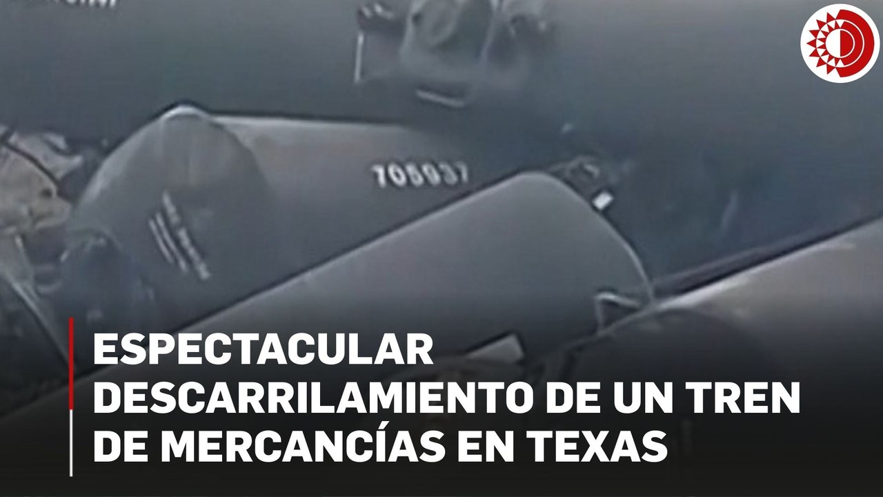 Espectacular descarrilamiento de un tren de mercancías en Texas