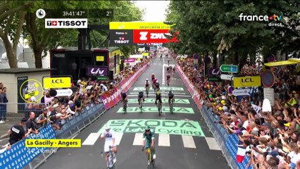 Etape 3 : Lorena Wiebes s'impose à Angers, Marianne Vos récupère le maillot jaune(Extrait)_France 2_2025_07_28_17_37