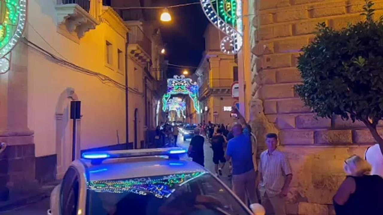 L'ultimo viaggio di Pippo Baudo, accolto nella sua Militello: dirette Tv per i funerali. Il sindaco: amava la gente era uno di noi