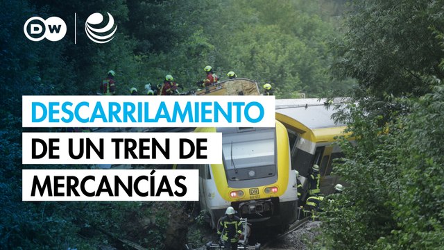 Espectacular descarrilamiento de un tren de mercancías