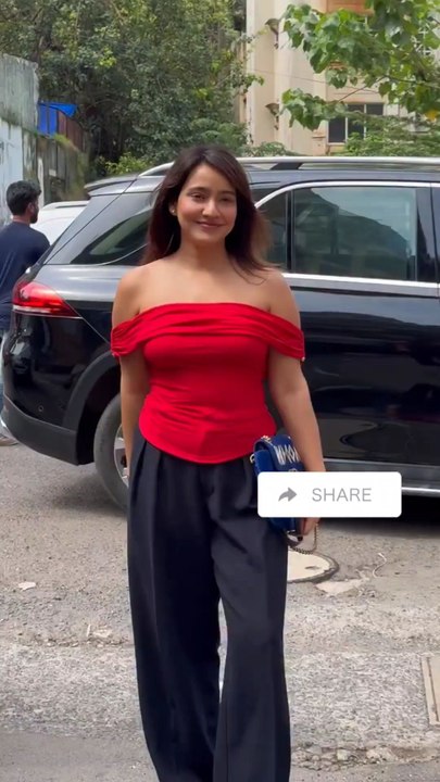 Bollywood Actress Neha Sharma Just Walking and Talking ❤️🔥😍 #nehasharma #bollywood #actresses #actressreels #actress