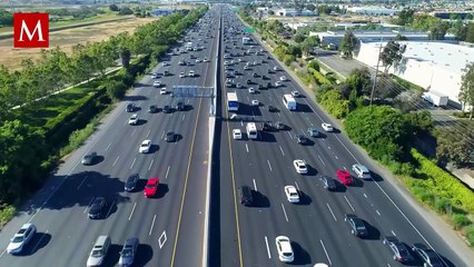¿Endulzó su vida? Hombre se moja solito al intentar arrojar café a otro carro