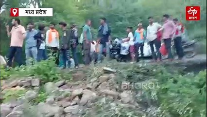 अचानक डब्बे-बाल्टी लेकर हाईवे किनारे दौड़ने लगे लोग, तेल लूट से लगा 5 घंटे का जाम