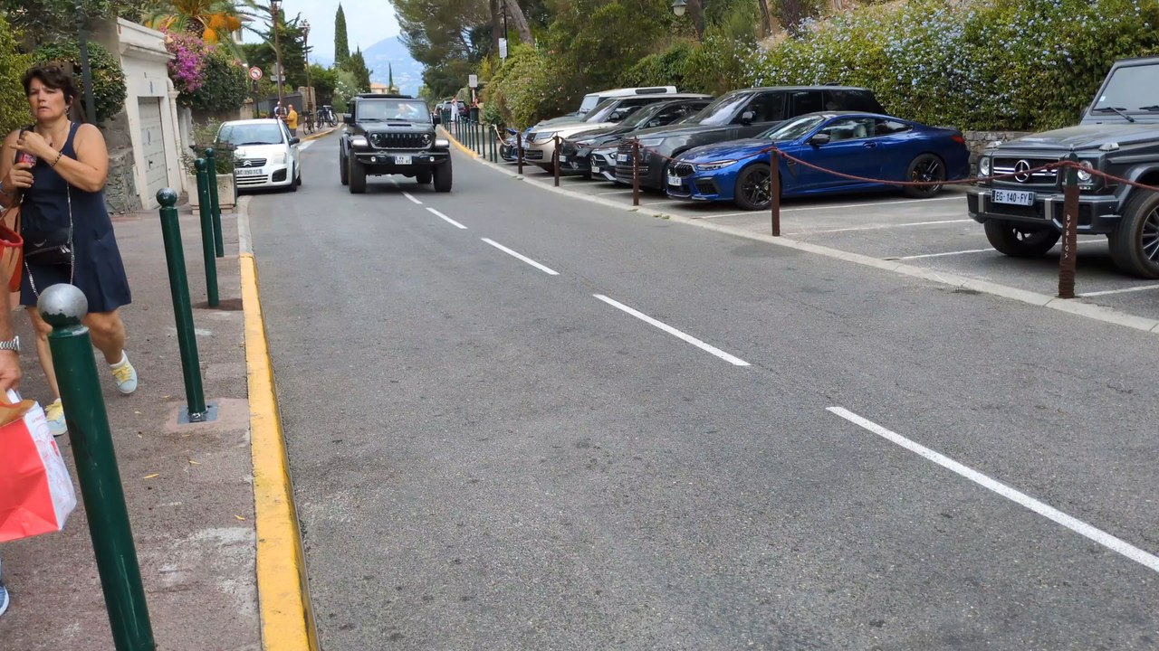 # stop sur saint Tropez. #. lulu du jura