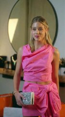 FULLMia decided to resume her beloved design career and joined her ex-husband's company.