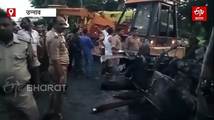 उन्नाव में भीषण हादसा ; केमिकल लदे डीसीएम और डंपर में भिड़ंत के बाद भड़की आग, तीन लोग जिंदा जले