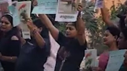 ग्रेटर नोएडा में डॉग लवर्स का प्रदर्शन