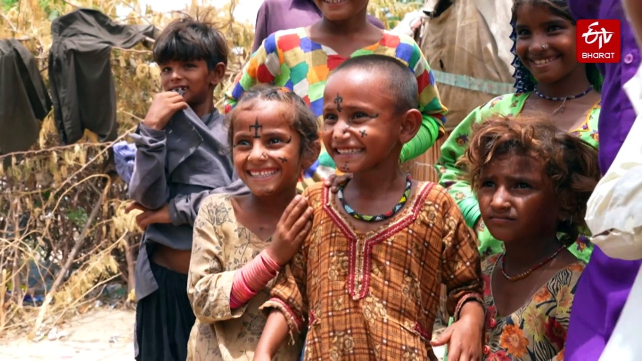 City Girls Snub Traditional Hindu Face Tattoos In Pakistan