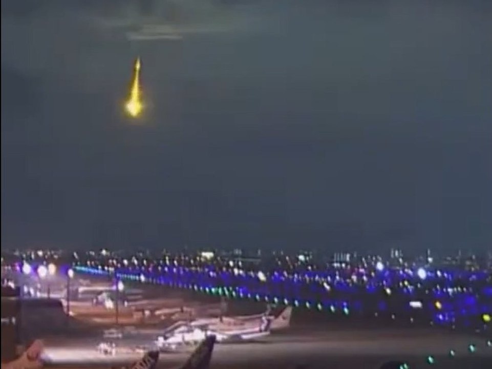 Meteor oder Feuerball? Mysteriöse Lichtkugel erhellt Nachthimmel