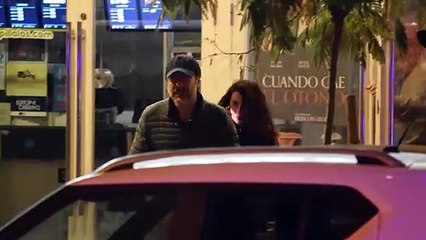 Mónica Cruz, pura tendencia con una maxi pamela tras poner fin a sus vacaciones en familia