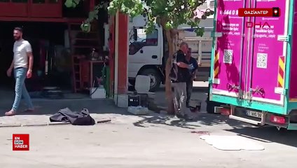Gaziantep'te Gaziantep kamyonetin altında kaldı