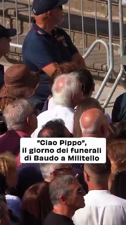 "Ultimo Saluto a Pippo Baudo: Oggi i Funerali a Militello in Val di Catania, Folla Commovente alla Camera Ardente"