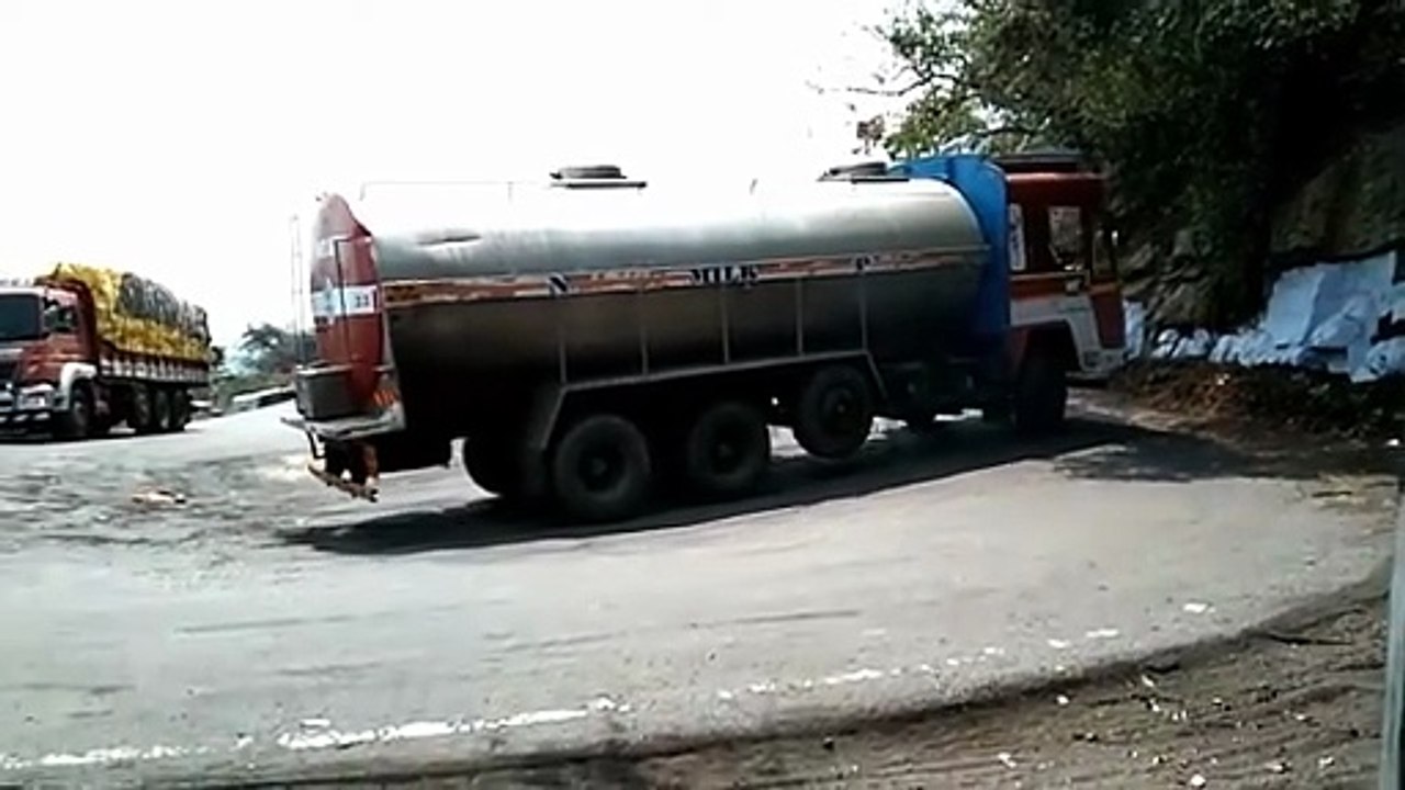 Load Lorry And bharath benz Turning 2 27 Hairpin Bend Dhimbam Hills Driving