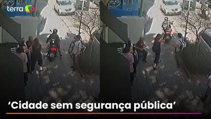 Motociclista rouba celular de equipe de Nabil Bonduki durante gravação com Tom Zé