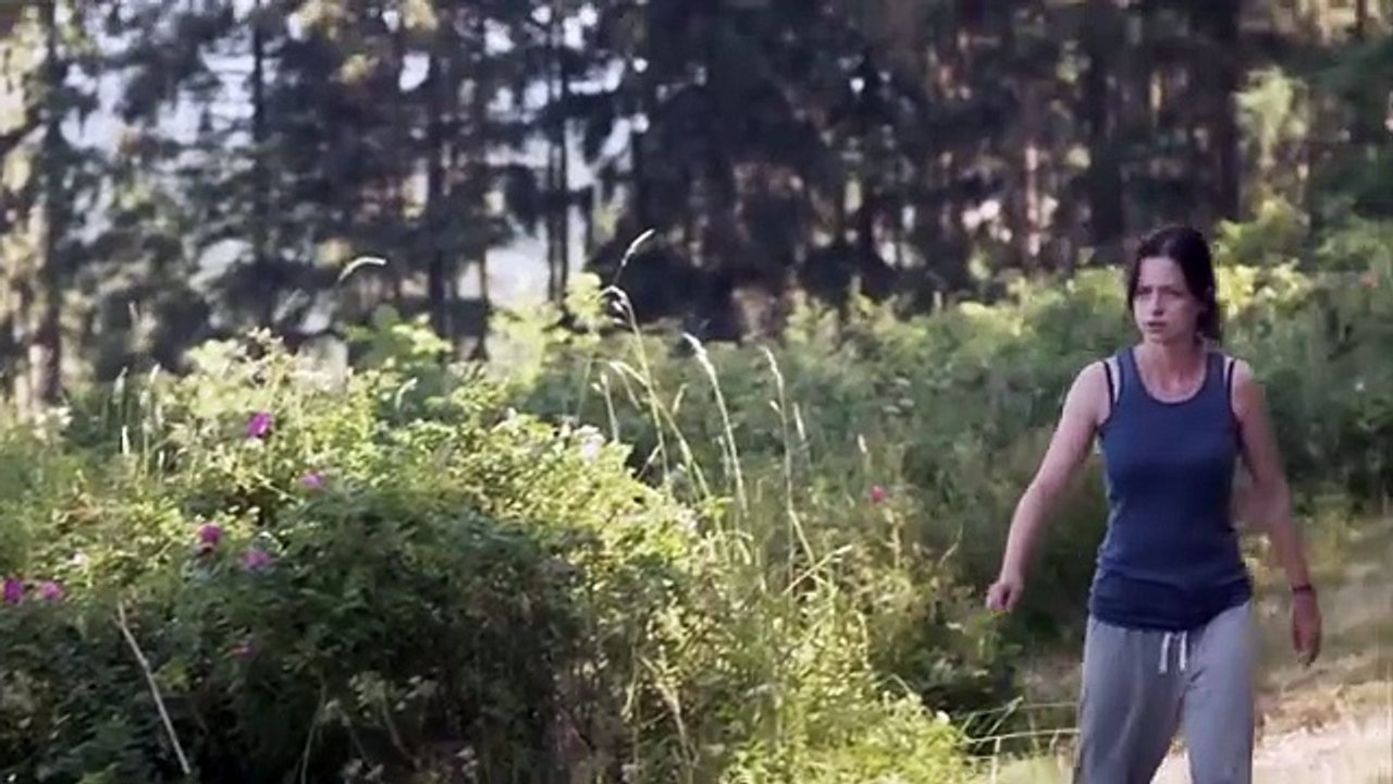 Dzikie róze (2017) 2 old woman young man movie